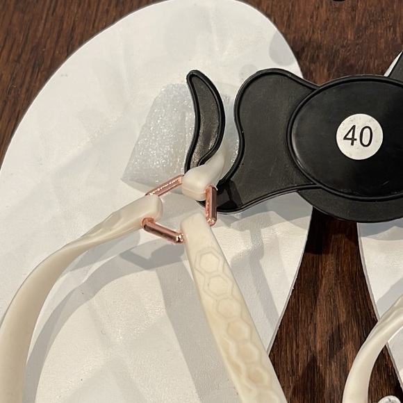 NWT Isla Bonita White Flip Flops Size 9 - Picture 5 of 5